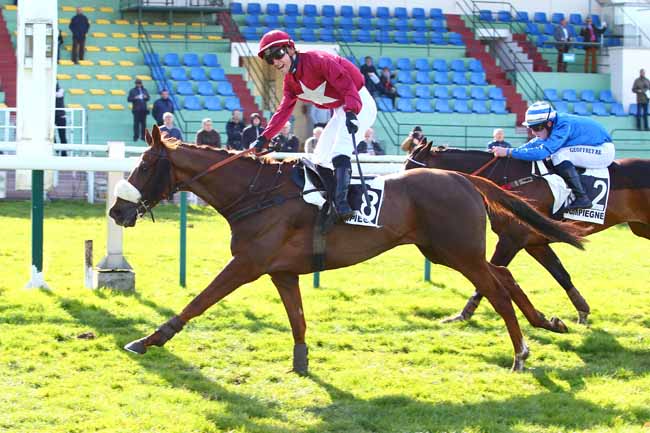 Photo d'arrivée de la course pmu PRIX BEAUTE DE COUR à COMPIEGNE le Mercredi 14 mars 2018