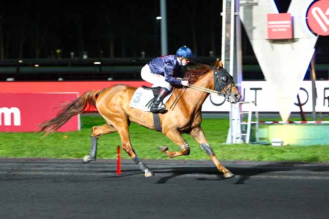 Photo d'arrivée de la course pmu PRIX CANOPUS à PARIS-VINCENNES le Mardi 20 mars 2018
