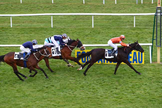 Photo d'arrivée de la course pmu PRIX DE LA HUME à FONTAINEBLEAU le Jeudi 22 mars 2018