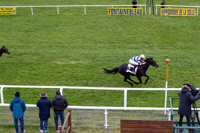 Photo d'arrivée de la course pmu PRIX DU DEBUT à FONTAINEBLEAU le Jeudi 22 mars 2018