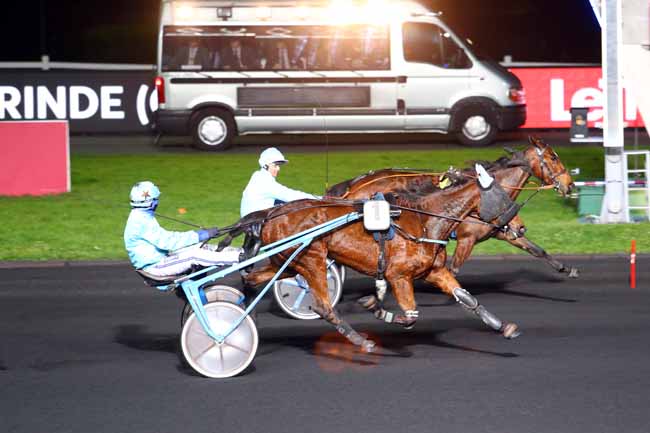 Photo d'arrivée de la course pmu PRIX CLORINDE (GR A) à PARIS-VINCENNES le Vendredi 23 mars 2018