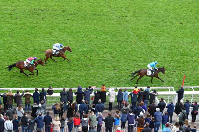 Photo d'arrivée de la course pmu PRIX ALAIN GRIMAUX à AUTEUIL le Dimanche 25 mars 2018