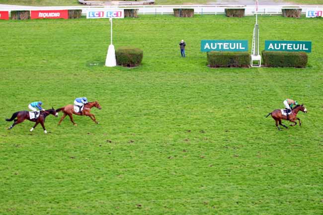 Photo d'arrivée de la course pmu PRIX AIR LANDAIS à AUTEUIL le Dimanche 1 avril 2018