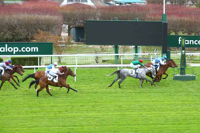Photo d'arrivée de la course pmu PRIX NIKELLORA à SAINT-CLOUD le Jeudi 5 avril 2018