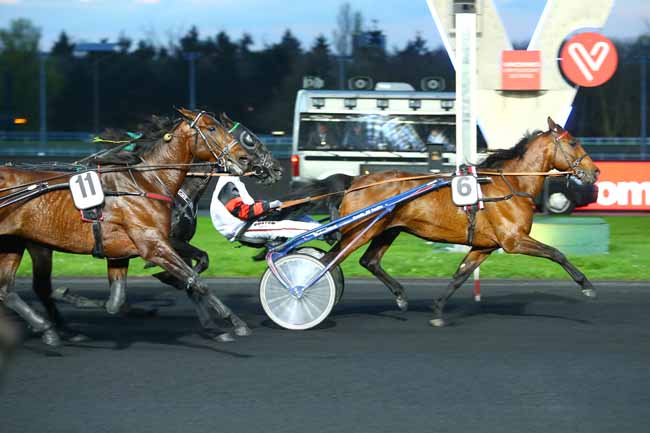Photo d'arrivée de la course pmu PRIX JEAN RIAUD à PARIS-VINCENNES le Vendredi 13 avril 2018