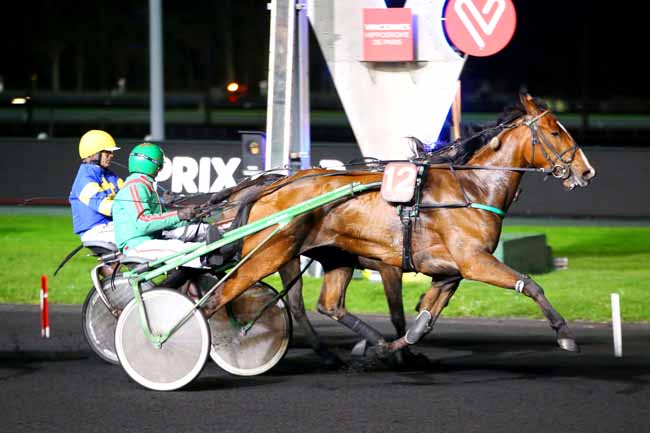 Photo d'arrivée de la course pmu PRIX IZAR à PARIS-VINCENNES le Vendredi 13 avril 2018