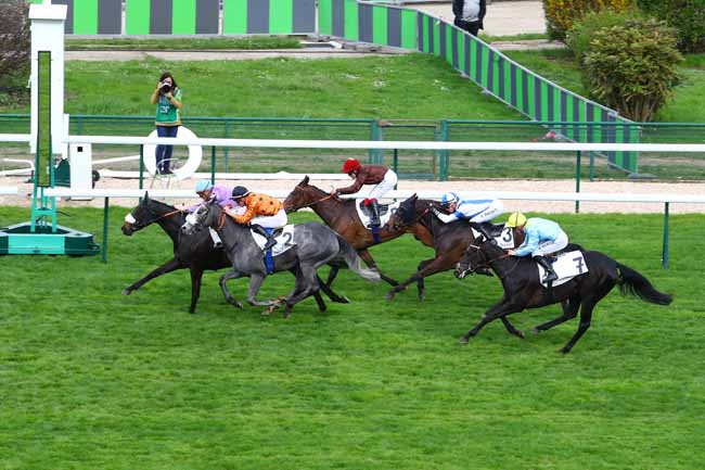 Photo d'arrivée de la course pmu PRIX DE LA DEFENSE à LONGCHAMP le Dimanche 15 avril 2018