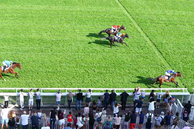 Photo d'arrivée de la course pmu PRIX ROMANTISME à AUTEUIL le Dimanche 22 avril 2018