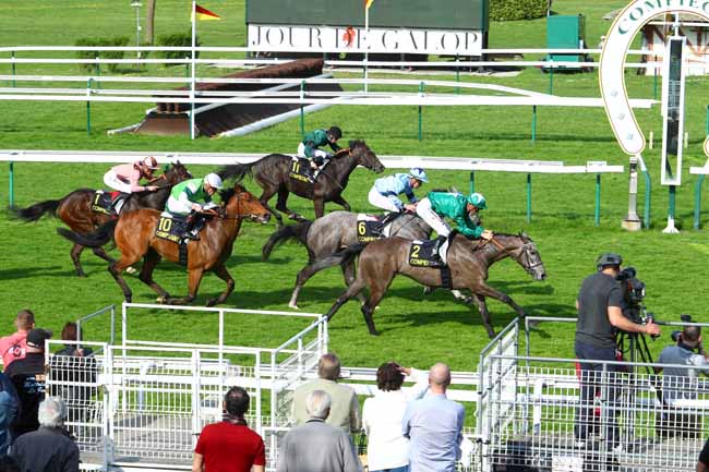 Photo d'arrivée de la course pmu PRIX DE L'ETOILE DE LA REINE à COMPIEGNE le Lundi 23 avril 2018