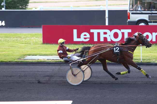 Photo d'arrivée de la course pmu PRIX HUBERTA à PARIS-VINCENNES le Vendredi 27 avril 2018