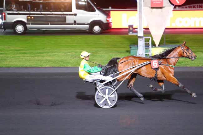 Photo d'arrivée de la course pmu PRIX LIBUSSA à PARIS-VINCENNES le Vendredi 27 avril 2018