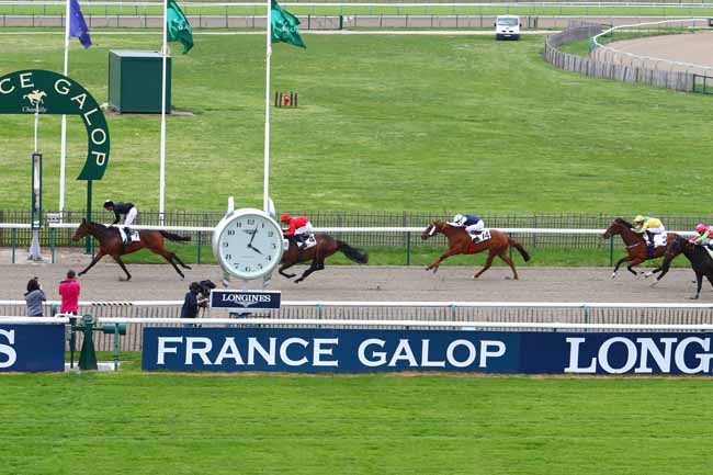 Photo d'arrivée de la course pmu PRIX DES SORBIERS à CHANTILLY le Vendredi 27 avril 2018