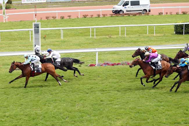 Photo d'arrivée de la course pmu HANDICAP DE BORDEAUX à BORDEAUX-LE BOUSCAT le Lundi 30 avril 2018