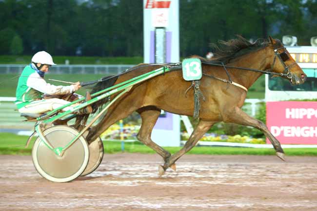 Photo d'arrivée de la course pmu PRIX DU PONT DE GRENELLE à ENGHIEN le Lundi 30 avril 2018