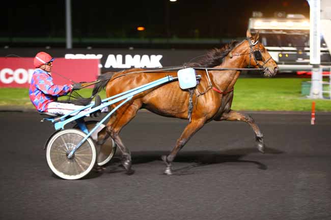 Photo d'arrivée de la course pmu PRIX ALMAK à PARIS-VINCENNES le Mardi 1 mai 2018