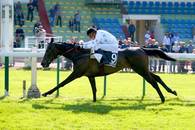 Photo d'arrivée de la course pmu PRIX DU CHER à COMPIEGNE le Vendredi 4 mai 2018