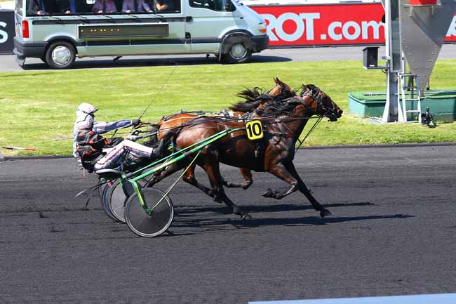 Photo d'arrivée de la course pmu CRITERIUM DES 4 ANS à PARIS-VINCENNES le Samedi 5 mai 2018