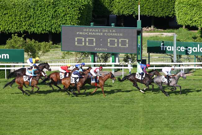 Photo d'arrivée de la course pmu PRIX MADELIA à SAINT-CLOUD le Mardi 8 mai 2018