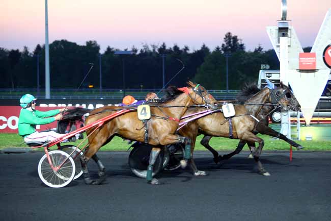 Photo d'arrivée de la course pmu PRIX HAPATIA à PARIS-VINCENNES le Mardi 8 mai 2018
