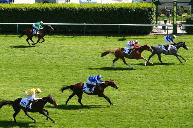 Photo d'arrivée de la course pmu PRIX DU CHAUDRON à CHANTILLY le Vendredi 11 mai 2018