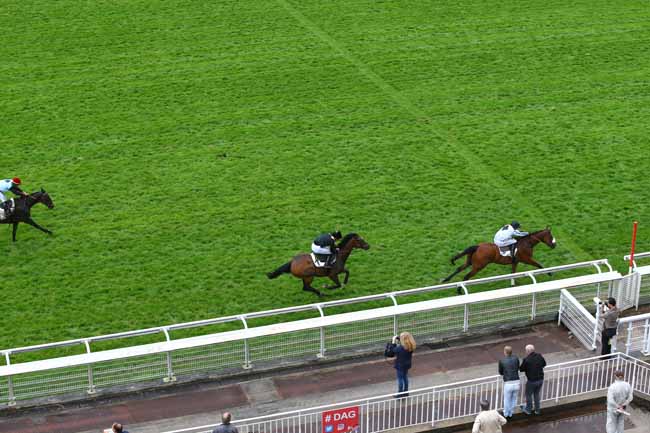 Photo d'arrivée de la course pmu PRIX DU VIVARAIS à AUTEUIL le Samedi 12 mai 2018