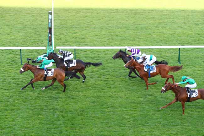 Photo d'arrivée de la course pmu PRIX DU DEBARCADERE à LONGCHAMP le Jeudi 17 mai 2018