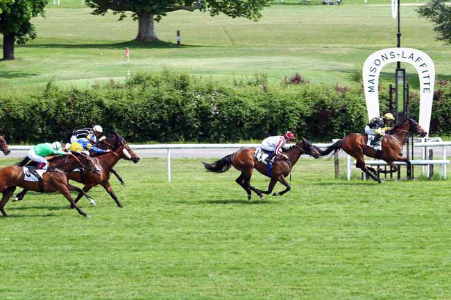 Photo d'arrivée de la course pmu PRIX D'AINCOURT à MAISONS-LAFFITTE le Mardi 22 mai 2018
