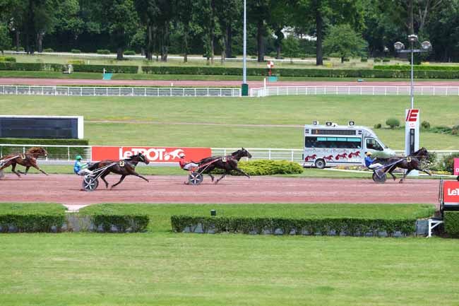 Photo d'arrivée de la course pmu PRIX DE LA VIENNE à ENGHIEN le Samedi 26 mai 2018