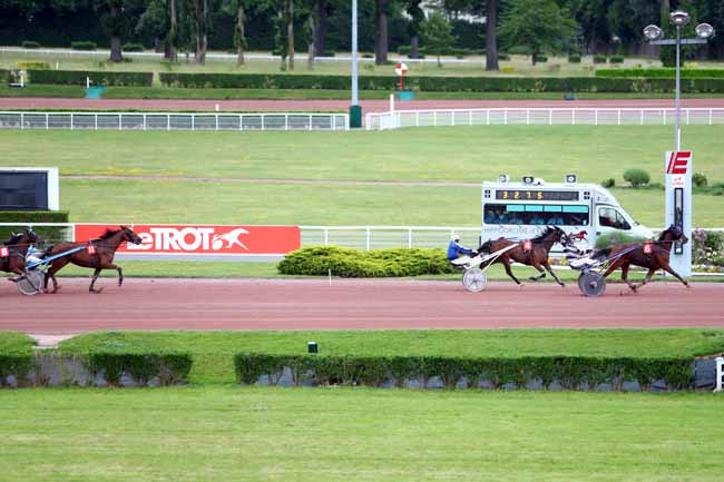 Photo d'arrivée de la course pmu PRIX DE LA PLACE GAMBETTA à ENGHIEN le Samedi 26 mai 2018