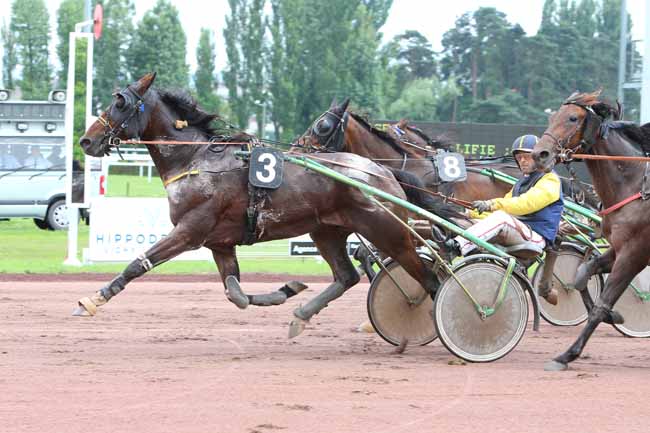 Photo d'arrivée de la course pmu PRIX DU VIVARAIS à VICHY le Mardi 5 juin 2018