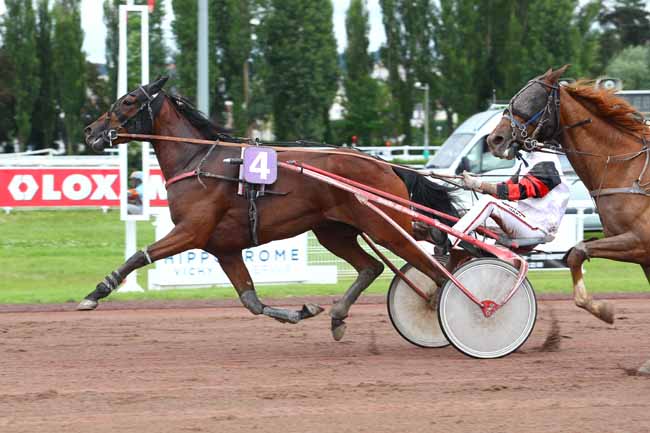 Photo d'arrivée de la course pmu PRIX D'HAUTERIVE à VICHY le Lundi 18 juin 2018