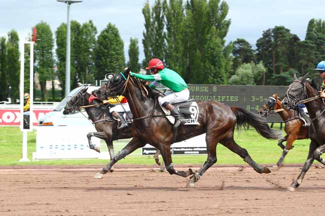 Photo d'arrivée de la course pmu PRIX DE L'AMITIE FRANCO-VIETNAMIENNE à VICHY le Lundi 18 juin 2018