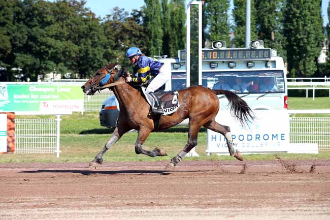 Photo d'arrivée de la course pmu PRIX DE CARPENTRAS à VICHY le Jeudi 28 juin 2018