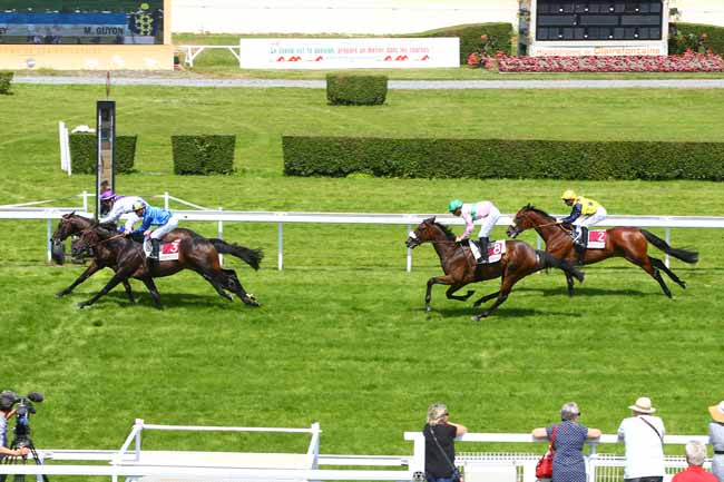 Photo d'arrivée de la course pmu PRIX VITIGES à CLAIREFONTAINE le Vendredi 29 juin 2018