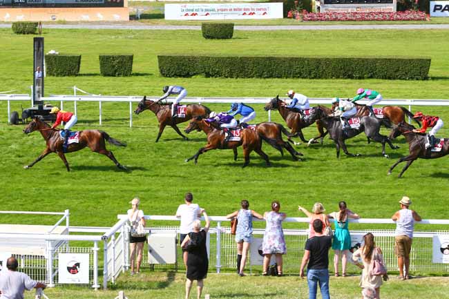Photo d'arrivée de la course pmu PRIX DU CHEMIN DE L'HIPPODROME à CLAIREFONTAINE le Vendredi 29 juin 2018