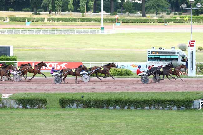 Photo d'arrivée de la course pmu PRIX DU ROUSSILLON à ENGHIEN le Samedi 30 juin 2018