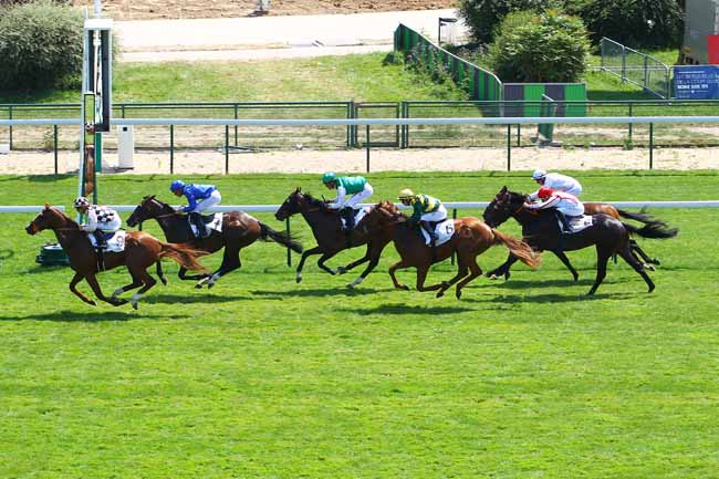 Photo d'arrivée de la course pmu PRIX DE LA GRANDE BIBLIOTHEQUE à LONGCHAMP le Samedi 30 juin 2018