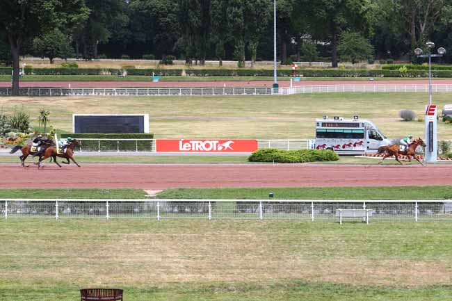 Photo d'arrivée de la course pmu PRIX DE LA PLACE DU MAIL à ENGHIEN le Mercredi 11 juillet 2018