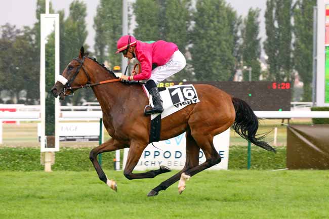Photo d'arrivée de la course pmu PRIX DE CHOUVIGNY à VICHY le Lundi 16 juillet 2018