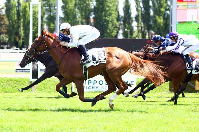 Photo d'arrivée de la course pmu PRIX DE BELLERIVE à VICHY le Mardi 17 juillet 2018