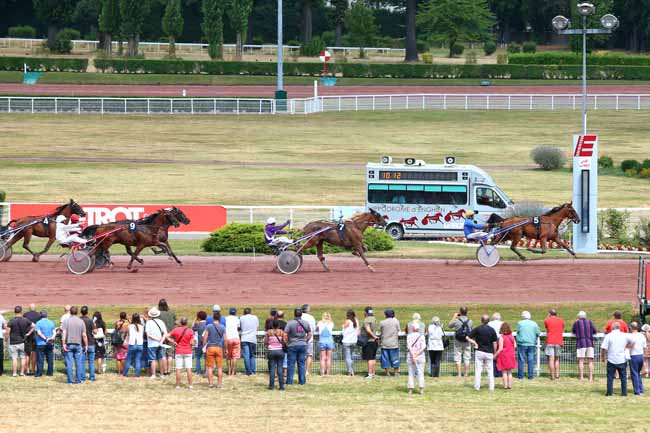 Photo d'arrivée de la course pmu PRIX DE NOTRE-DAME à ENGHIEN le Samedi 21 juillet 2018