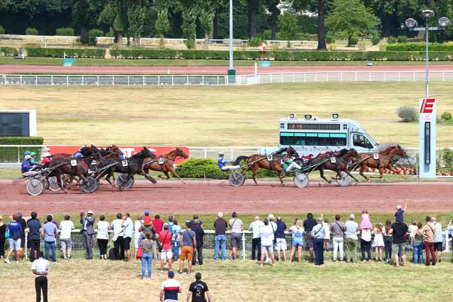Photo d'arrivée de la course pmu PRIX DE LA PORTE MONTMARTRE à ENGHIEN le Samedi 21 juillet 2018