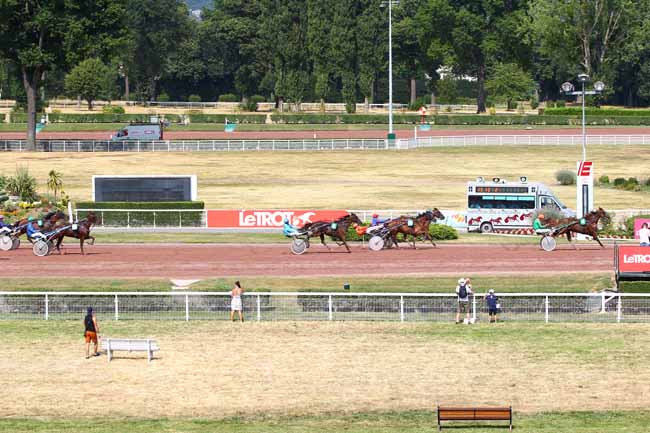 Photo d'arrivée de la course pmu PRIX DE SOUILLAC à ENGHIEN le Mercredi 25 juillet 2018
