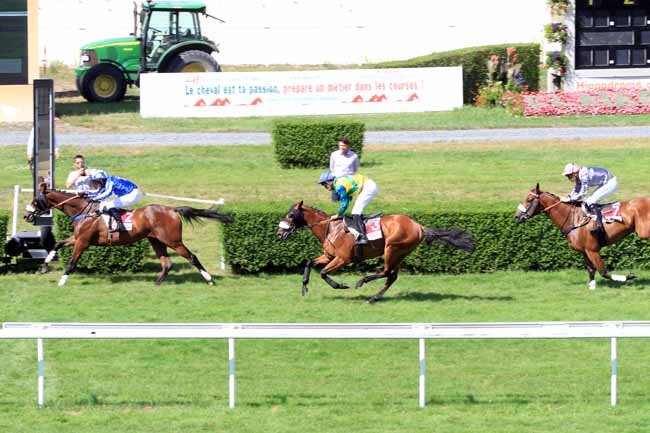 Photo d'arrivée de la course pmu PRIX DES HELIOTROPES à CLAIREFONTAINE le Lundi 30 juillet 2018