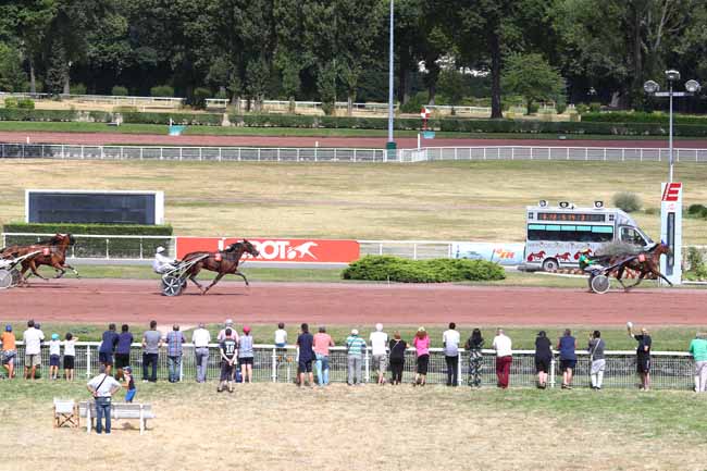 Photo d'arrivée de la course pmu PRIX DU PRE SAINT-GERVAIS à ENGHIEN le Mercredi 1 août 2018