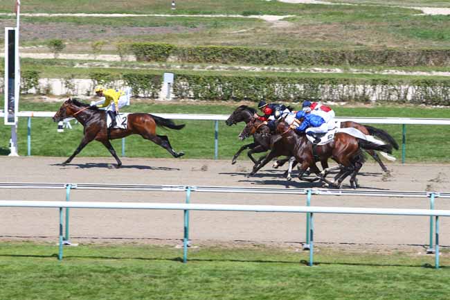 Photo d'arrivée de la course pmu PRIX D'HUDIMESNIL à DEAUVILLE le Vendredi 3 août 2018