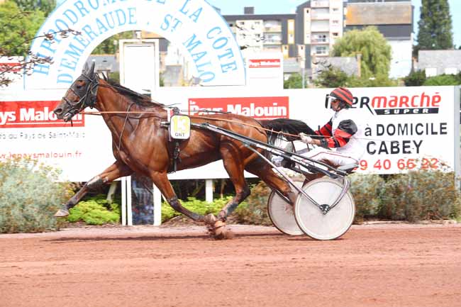 Photo d'arrivée de la course pmu GRAND NATIONAL DU TROT PARIS-TURF à SAINT MALO le Mercredi 8 août 2018
