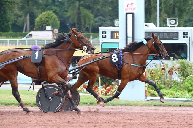 Photo d'arrivée de la course pmu PRIX DU BALLON D'ALSACE à ENGHIEN le Jeudi 9 août 2018