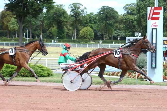 Photo d'arrivée de la course pmu PRIX DE PORNIC à ENGHIEN le Samedi 11 août 2018