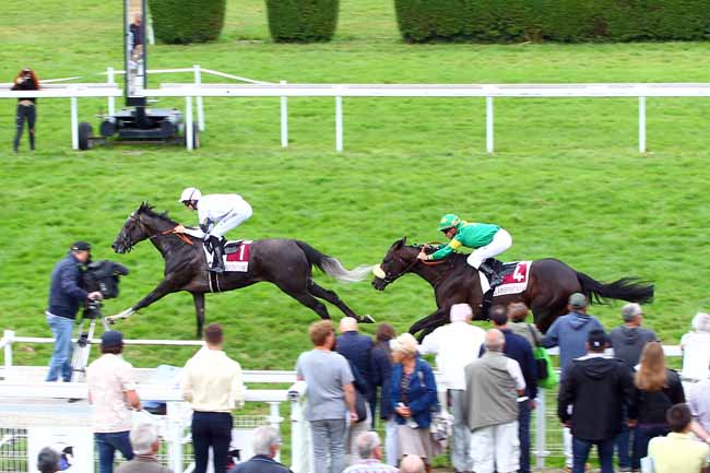 Photo d'arrivée de la course pmu PRIX DES CAPUCINES à CLAIREFONTAINE le Lundi 13 août 2018